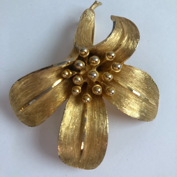 BSK Lily flower brushed brooch pin vintage - Picture 1 of 4